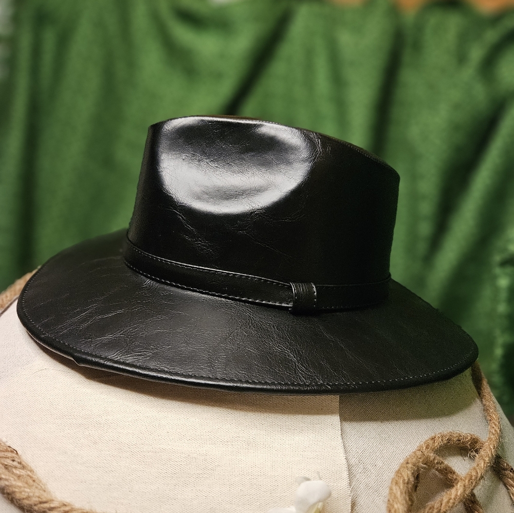 Black hat, handmade, size M , Leather.